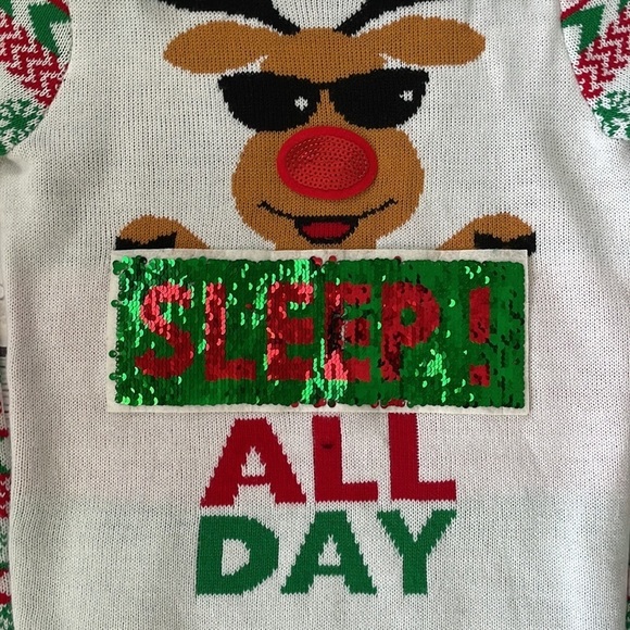 🎄NO Boundries🎄Holiday sequence sweater, size (Small) - Picture 5 of 7